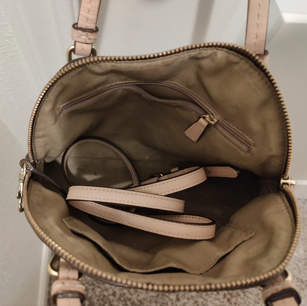 Coach Bag - Picture 3 of 5